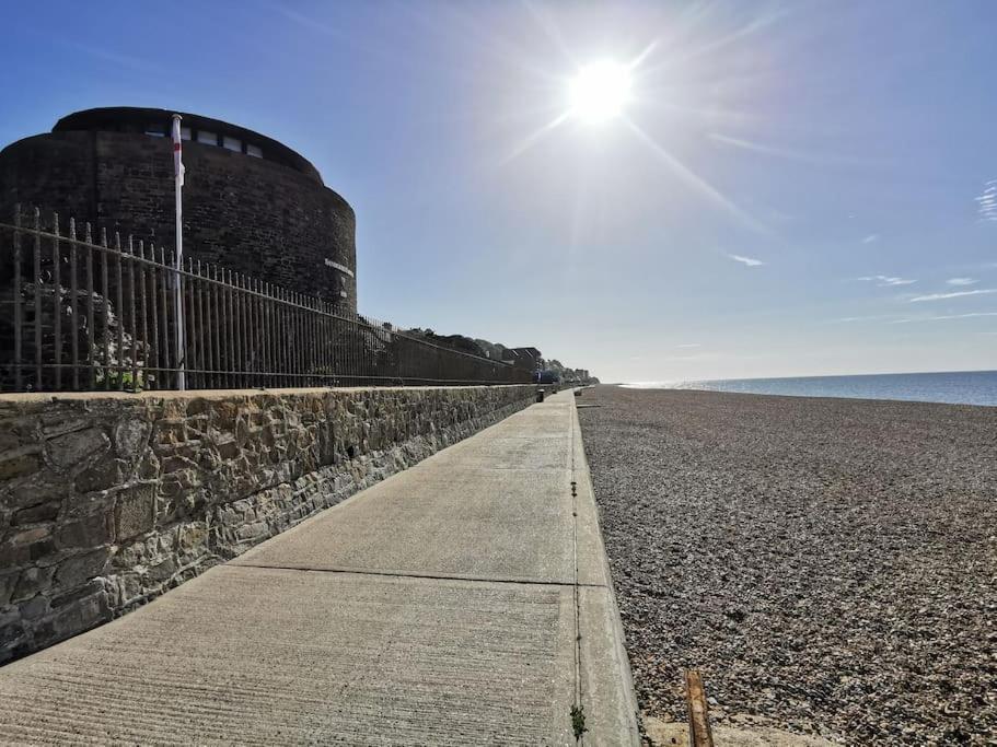 Shore Thing - Just A Stones Throw From The Beach Sandgate Eksteriør billede