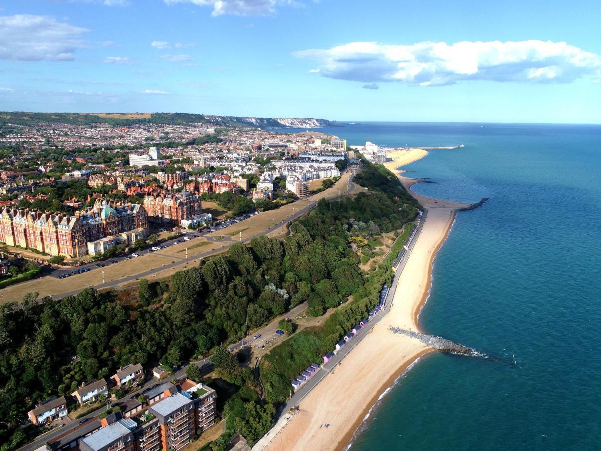 Shore Thing - Just A Stones Throw From The Beach Sandgate Eksteriør billede